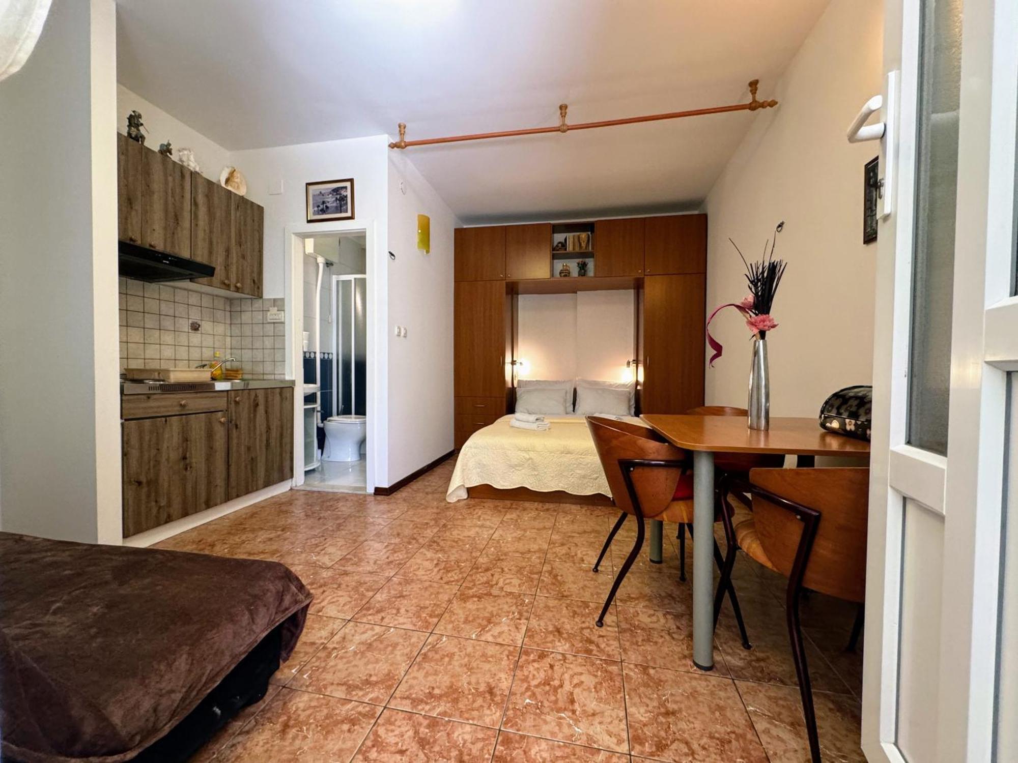 Grgur Studio Apartments Сплит Екстериор снимка