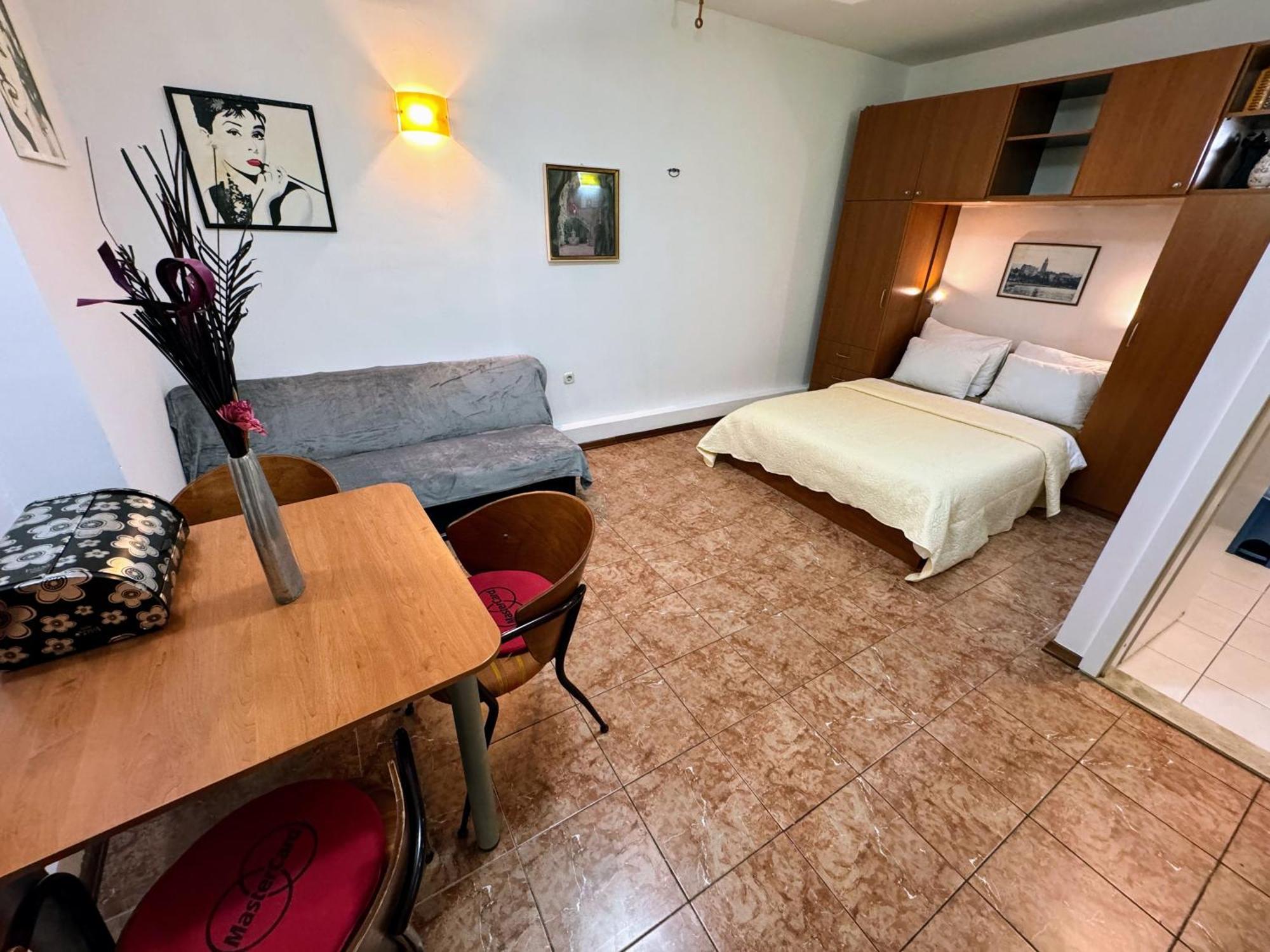 Grgur Studio Apartments Сплит Екстериор снимка